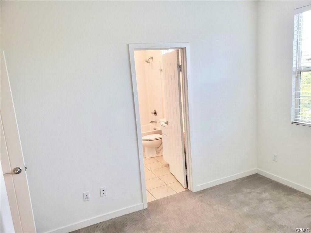 1 Finch - Photo 3 of 8