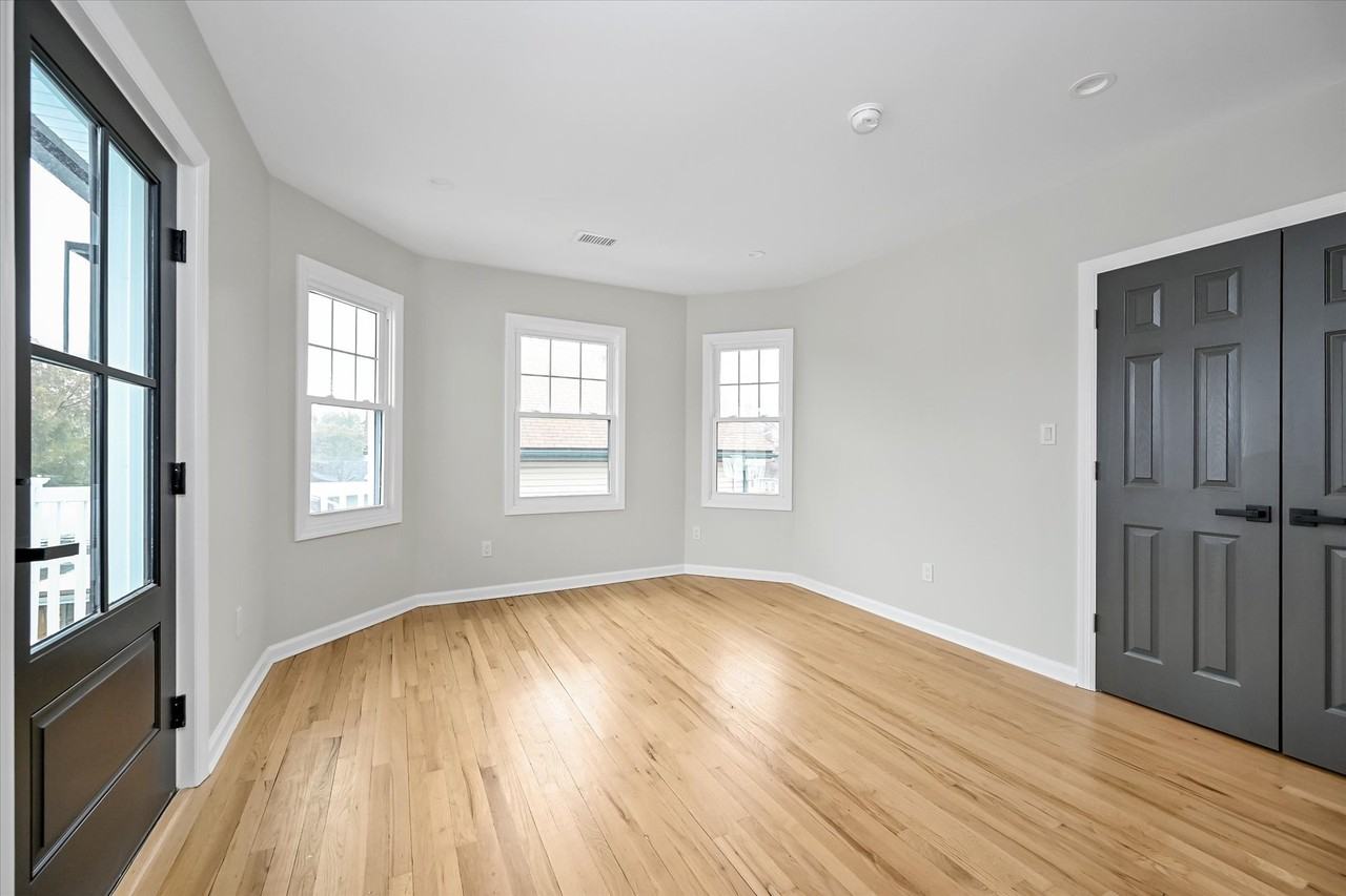 28 Marion St - Photo 2 of 15