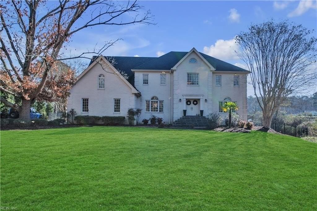 945 Diggs Ln - Photo 3 of 48