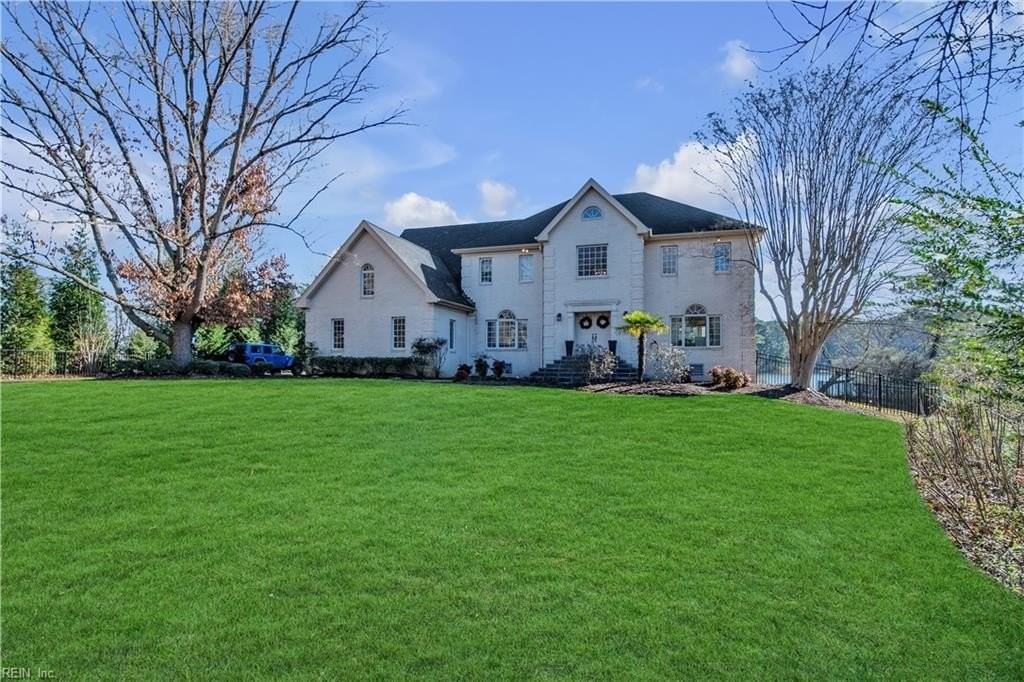 945 Diggs Ln - Photo 5 of 48