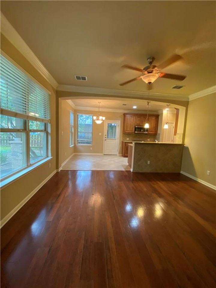 807 E 47th St - Photo 2 of 31