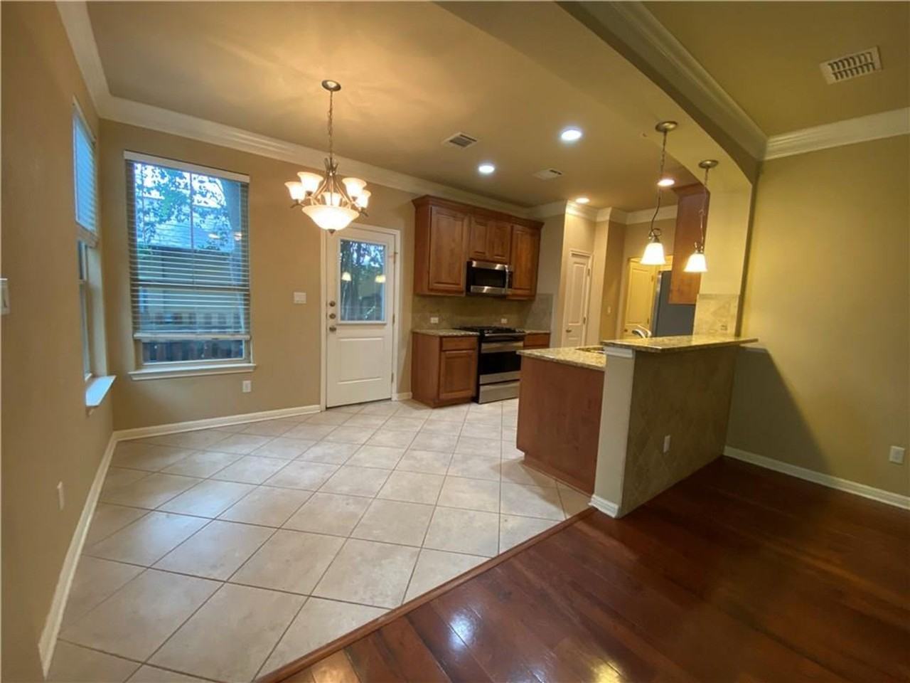 807 E 47th St - Photo 3 of 31