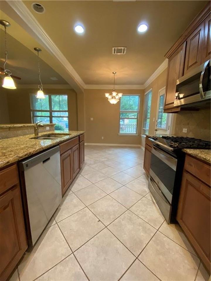 807 E 47th St - Photo 4 of 31