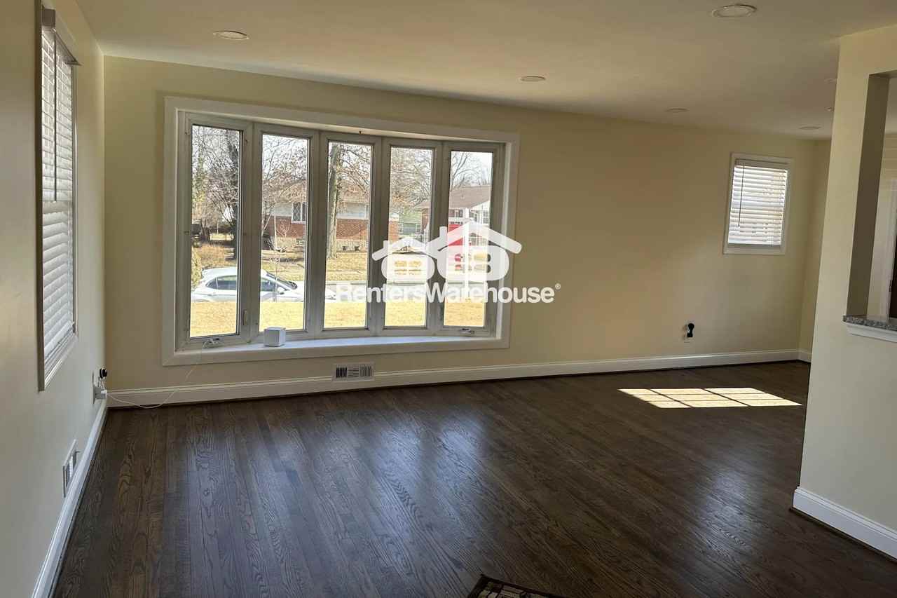 3210 Fairview Rd - Photo 3 of 23