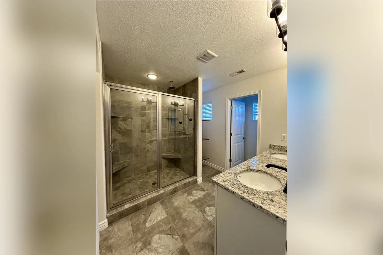 1106 W 2050 S - Photo 2 of 22