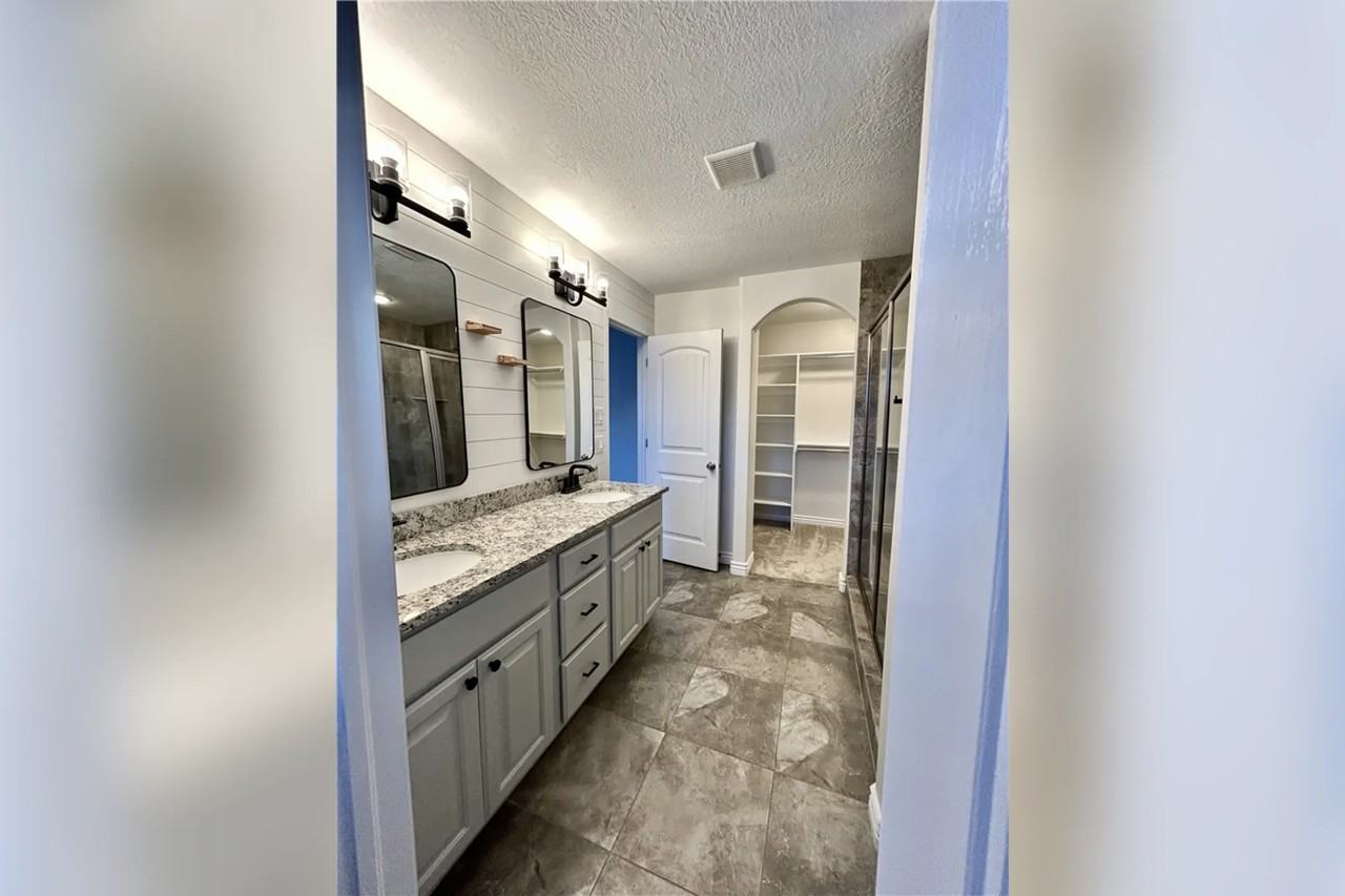 1106 W 2050 S - Photo 3 of 22