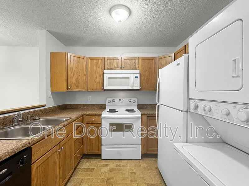 1203 Jamestown Rd #D1 - Photo 4 of 13