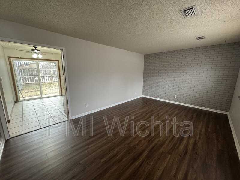 615 N Kessler St - Photo 2 of 6