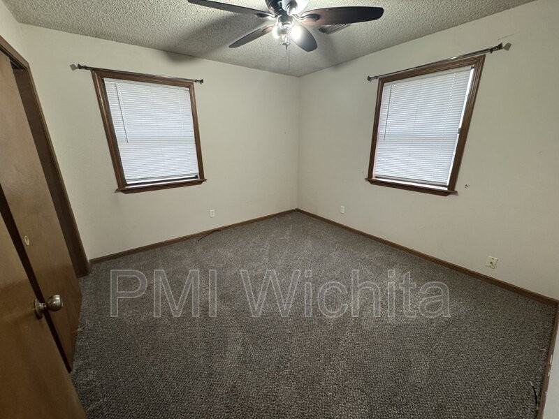 615 N Kessler St - Photo 5 of 6