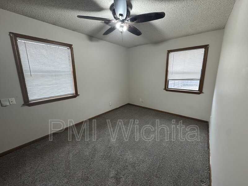 615 N Kessler St - Photo 6 of 6