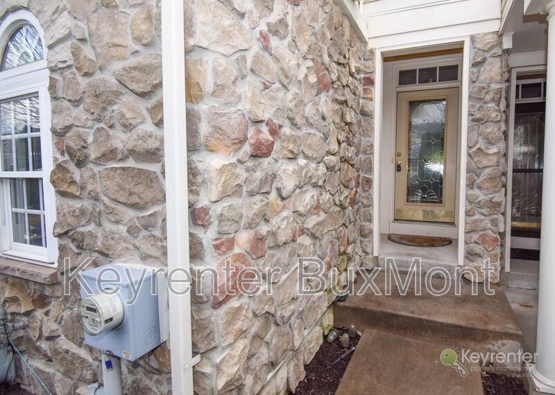 341 Village Way - Photo 2 of 30