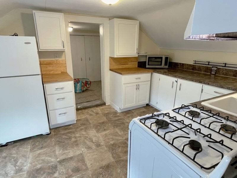 108 S Park St - Photo 3 of 12