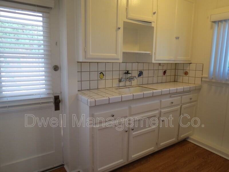 4535 Upland St - Photo 5 of 11