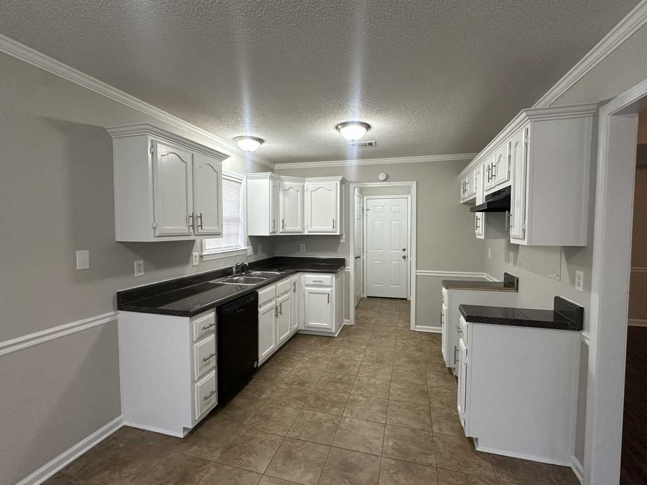 7911 Jills Creek Dr - Photo 3 of 19