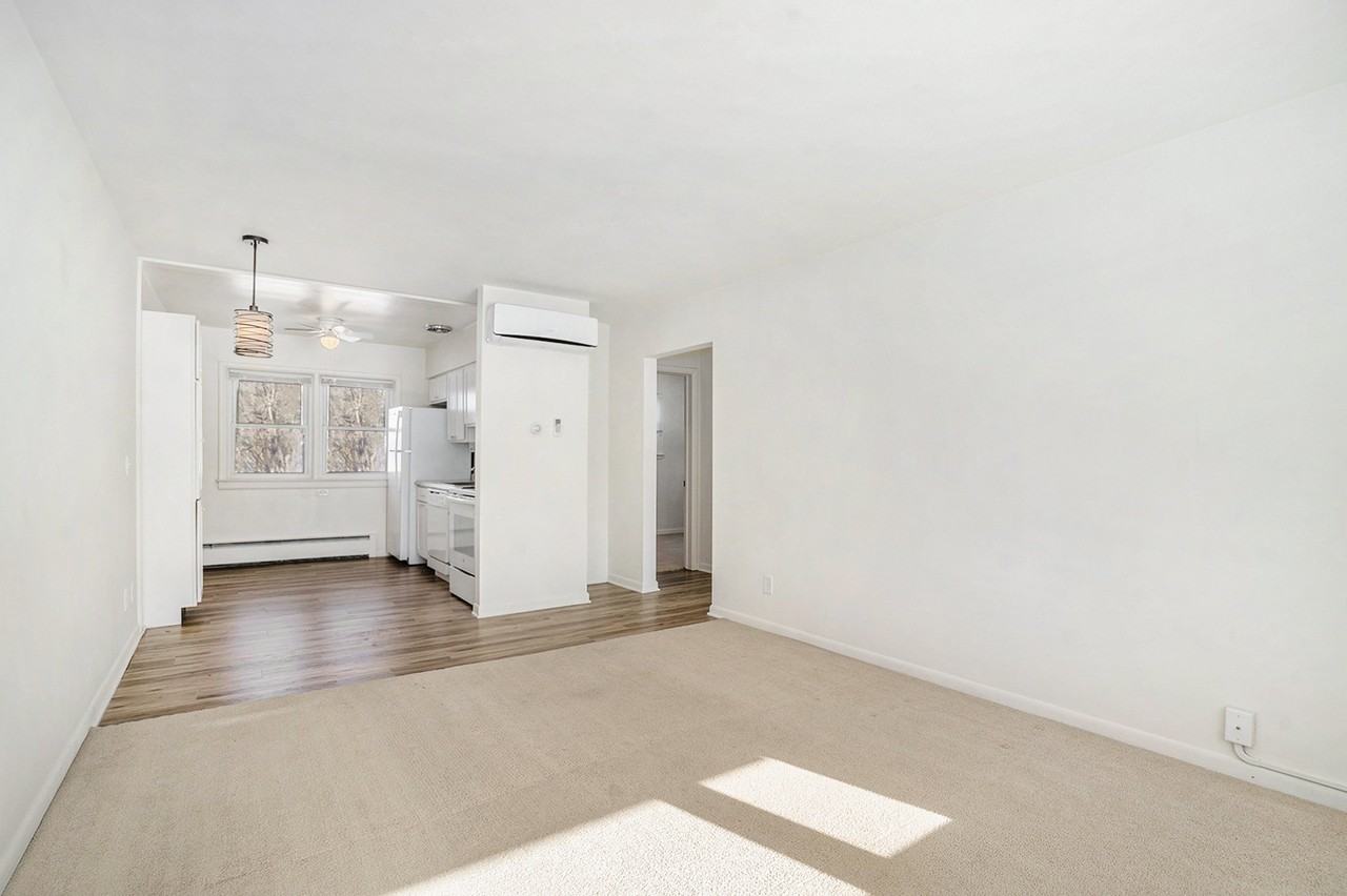 113 Devon Ave - Photo 2 of 17