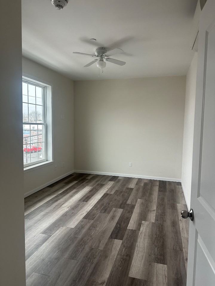 406 Osborn Ave - Photo 3 of 6