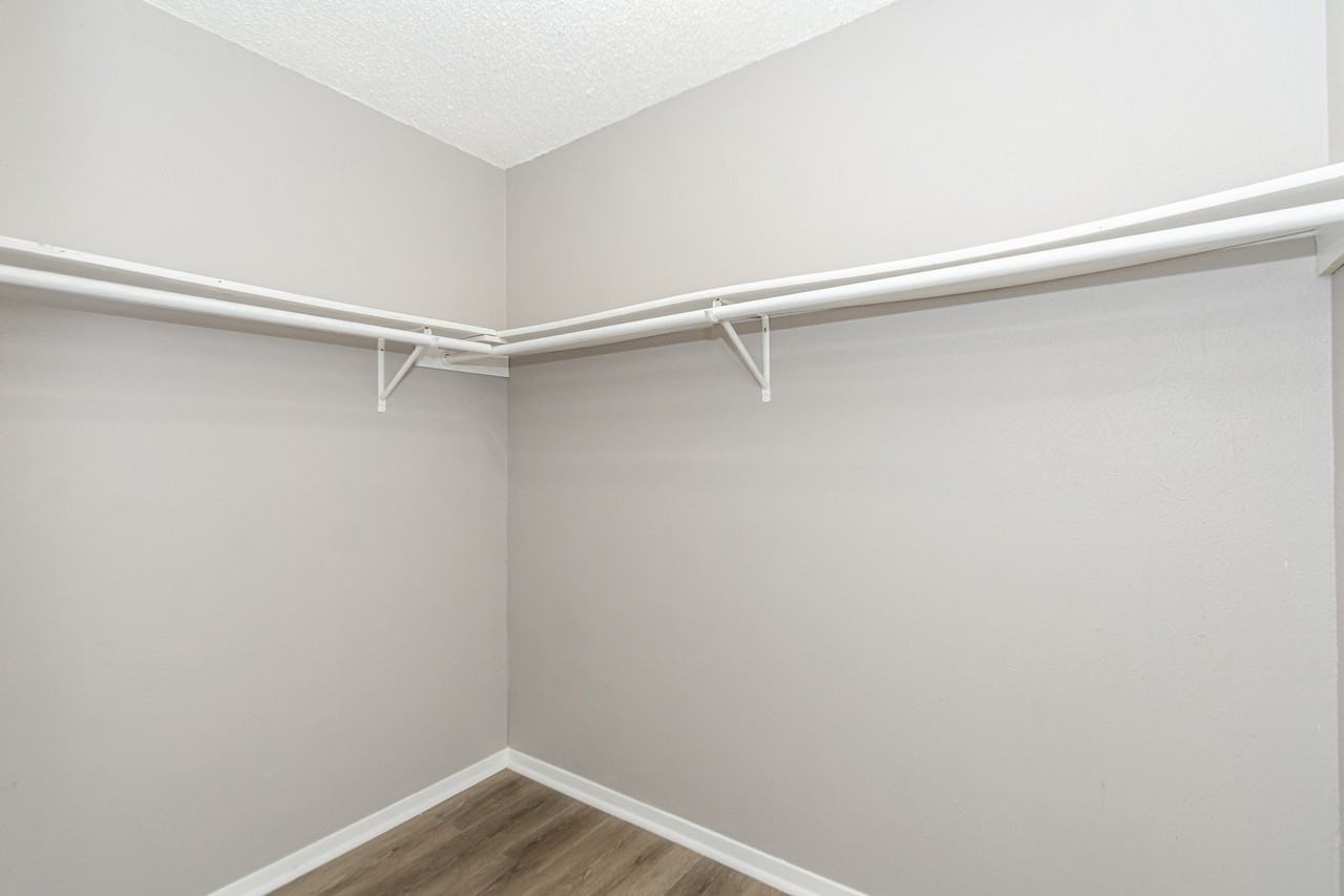 Oak Haven Apartments - Photo 7 of 34