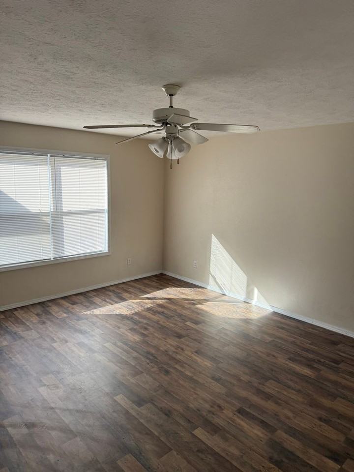 1010 Fred Wood Rd - Photo 2 of 31