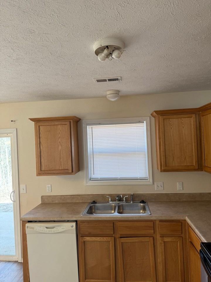 1010 Fred Wood Rd - Photo 3 of 31