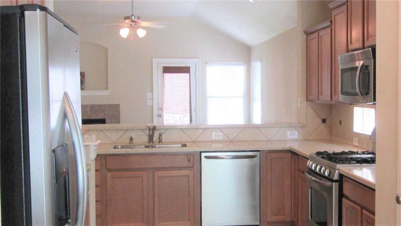 1409 Rosson Rd - Photo 3 of 26