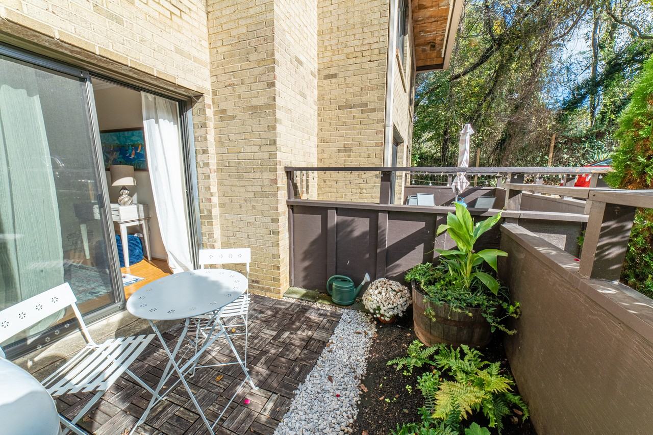 306 Forbes St Apt F #F - Photo 4 of 50