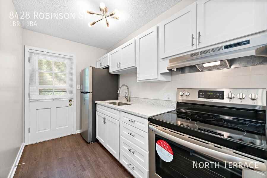 8428 Robinson St #8428 - Photo 2 of 17