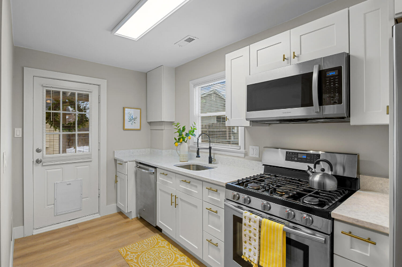 279 Grove St #B - Photo 3 of 21