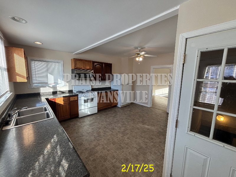 711 Monroe Ave - Photo 2 of 17