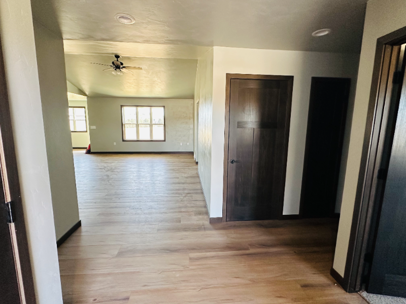 704 Evergreen Dr - Photo 3 of 14