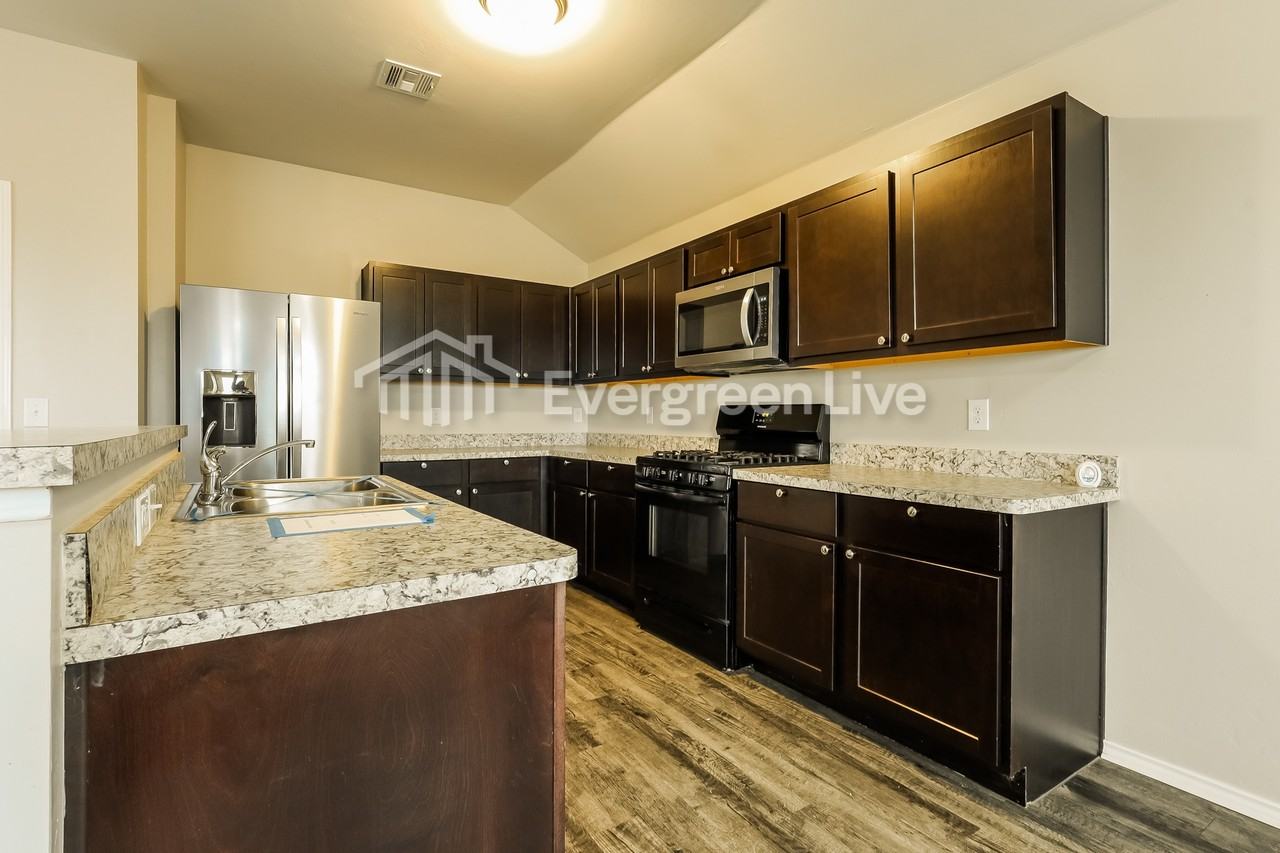 518 Crystal Ln - Photo 6 of 16