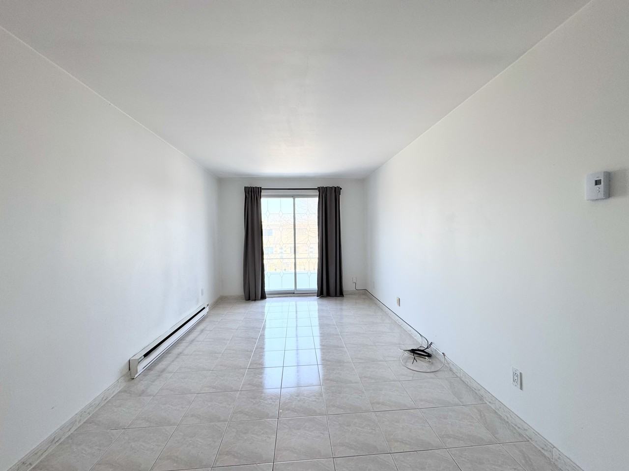 9042 Rue le Royer - Photo 2 of 12