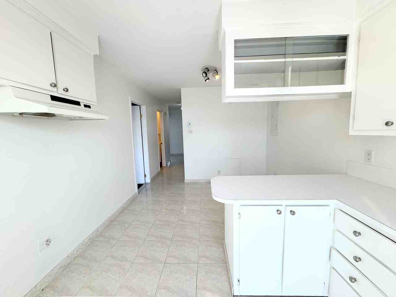 9042 Rue le Royer - Photo 3 of 12