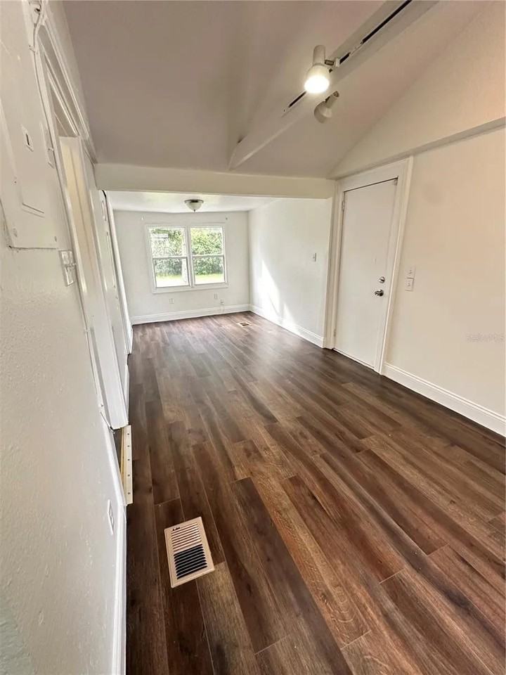 1320 W Smith St #NA - Photo 6 of 11