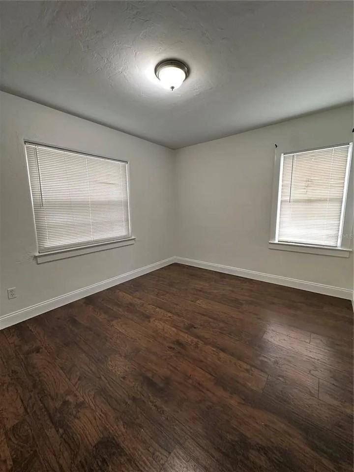 1320 W Smith St #NA - Photo 7 of 11