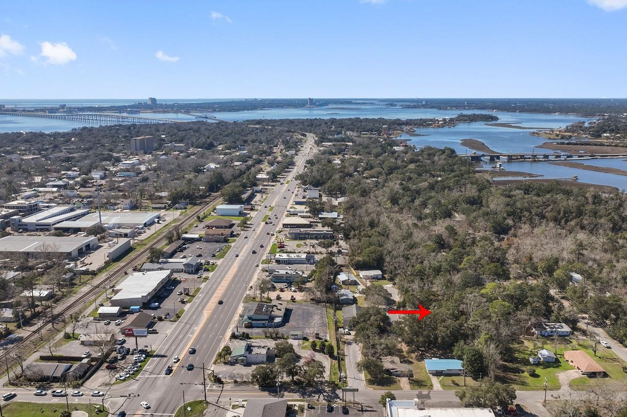 1703 Carpenter Cir - Photo 2 of 17