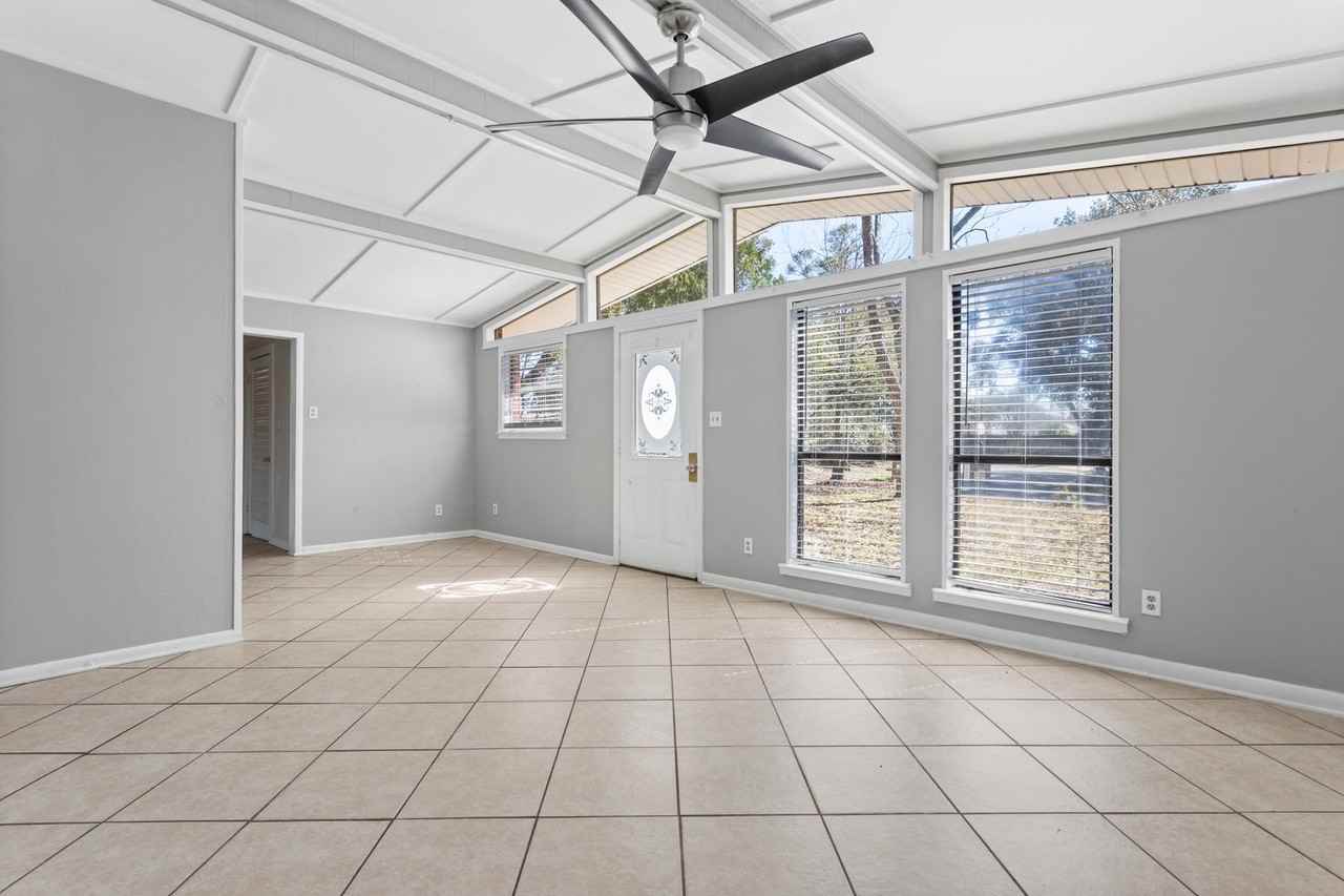 1703 Carpenter Cir - Photo 4 of 17