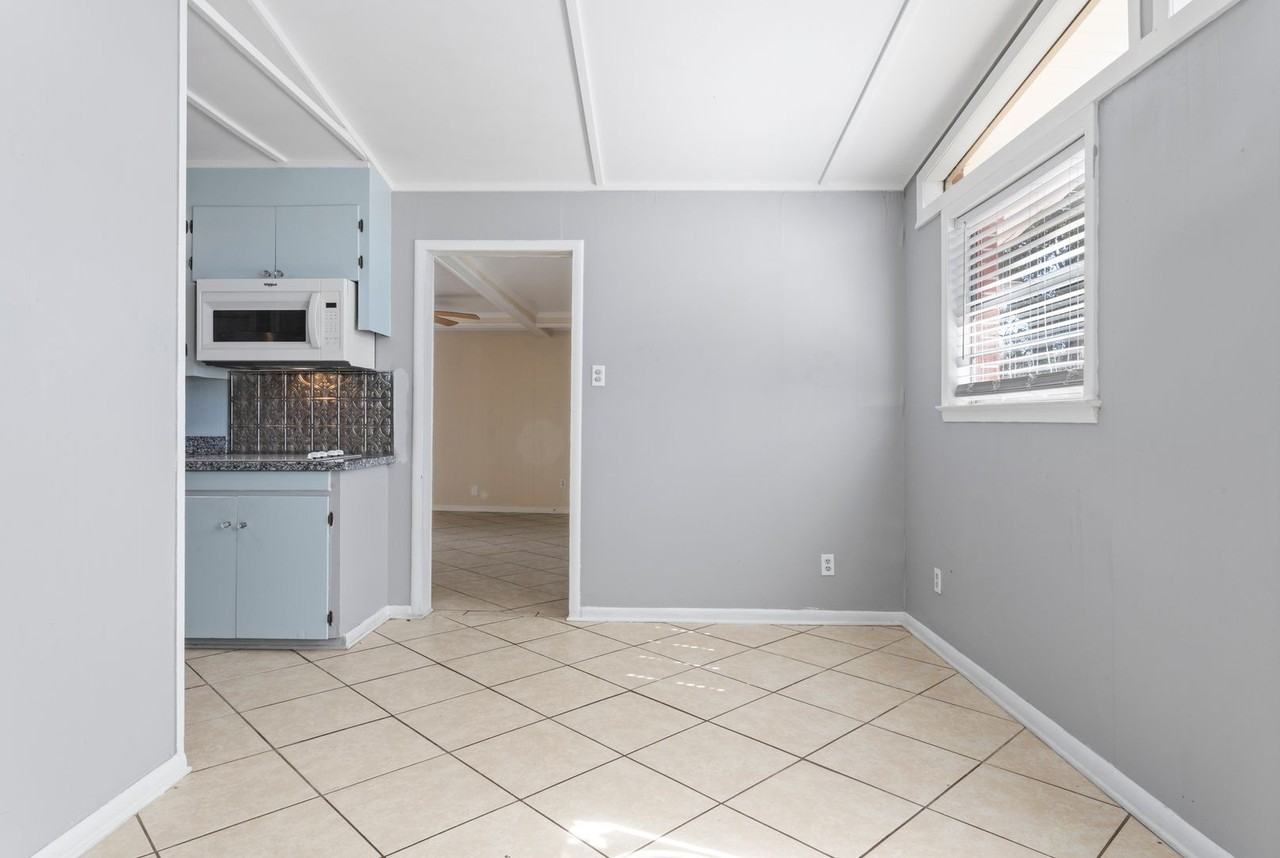 1703 Carpenter Cir - Photo 5 of 17