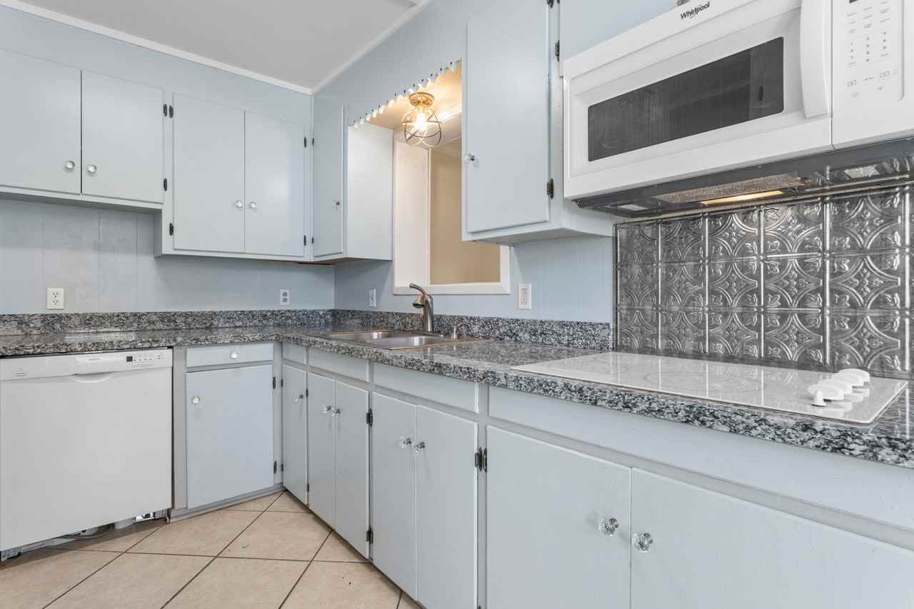 1703 Carpenter Cir - Photo 7 of 17