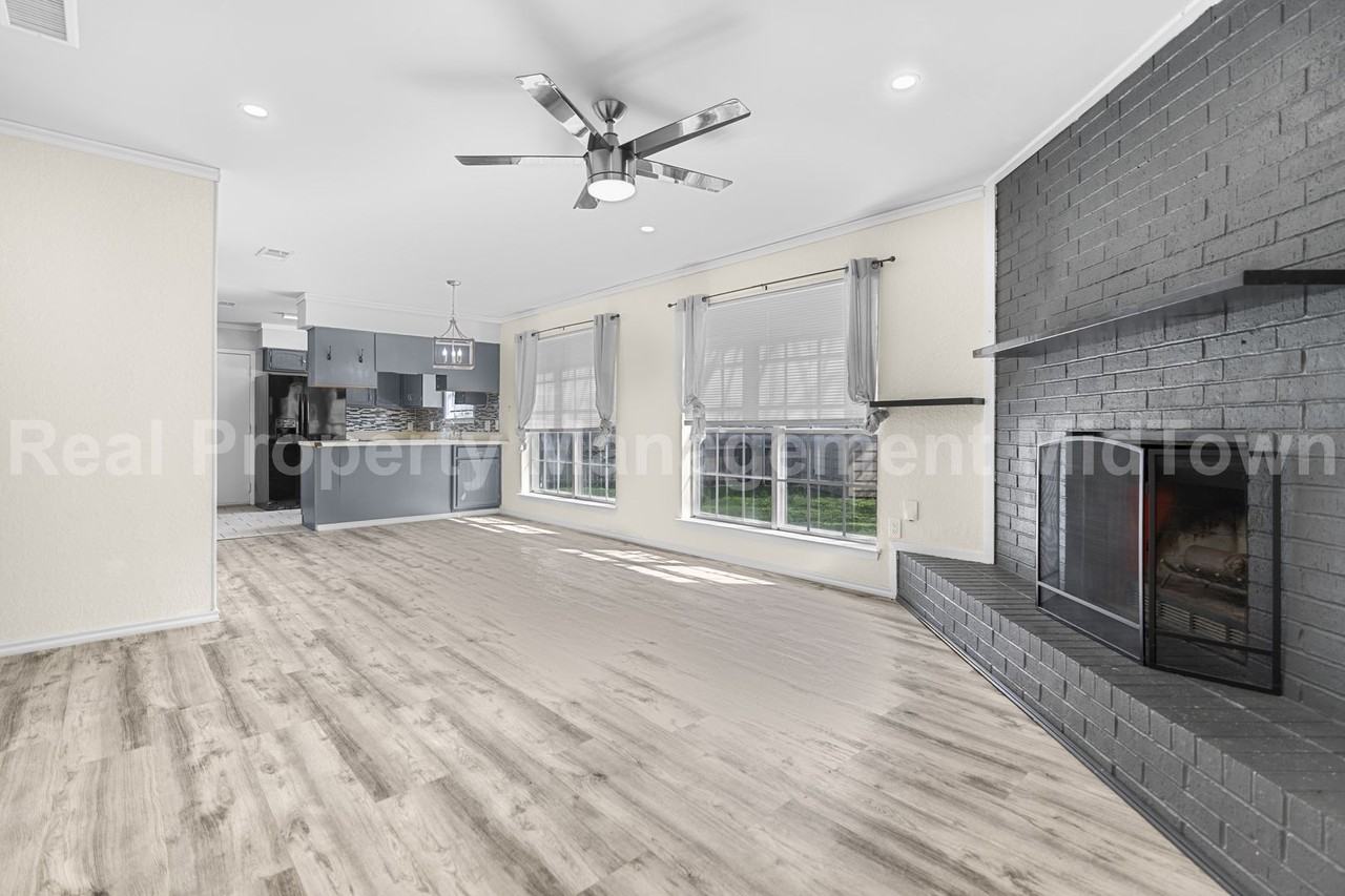 2207 Roman Ct - Photo 3 of 31