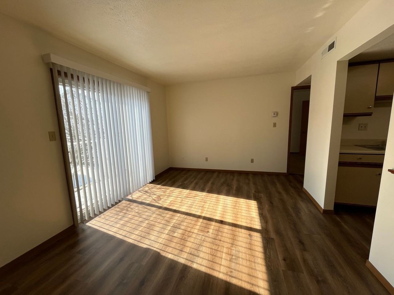 433 S Silverwood Ln #7 - Photo 2 of 7