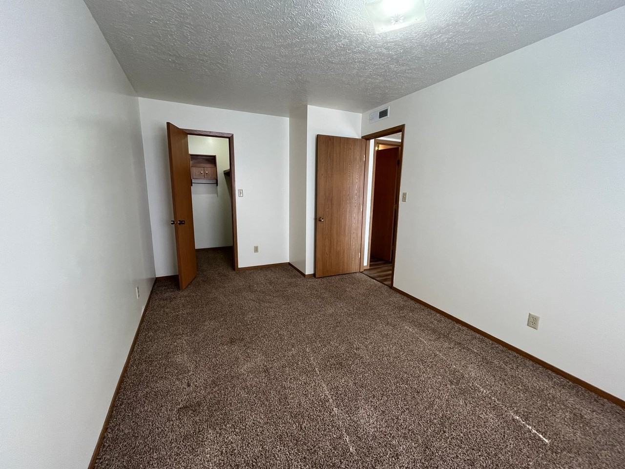 433 S Silverwood Ln #7 - Photo 4 of 7