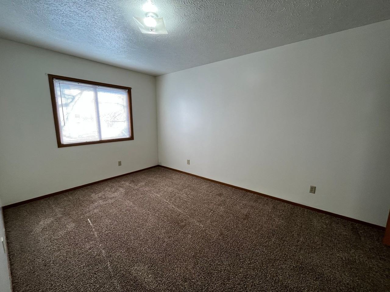 433 S Silverwood Ln #7 - Photo 5 of 7