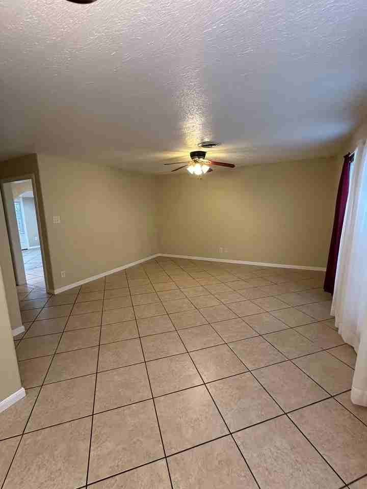 2900 Graves Ave - Photo 2 of 18