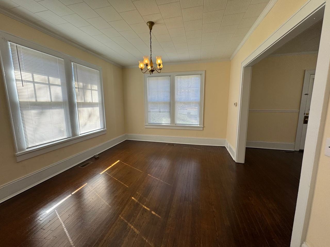 117 Oakland St - Photo 3 of 10