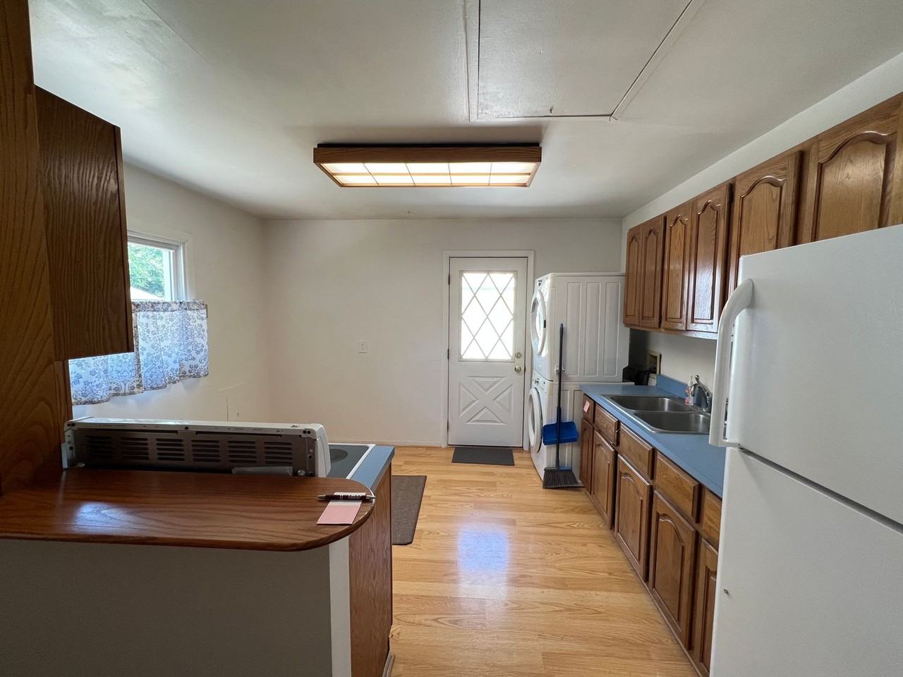 1615 Sheffield Ave - Photo 3 of 13