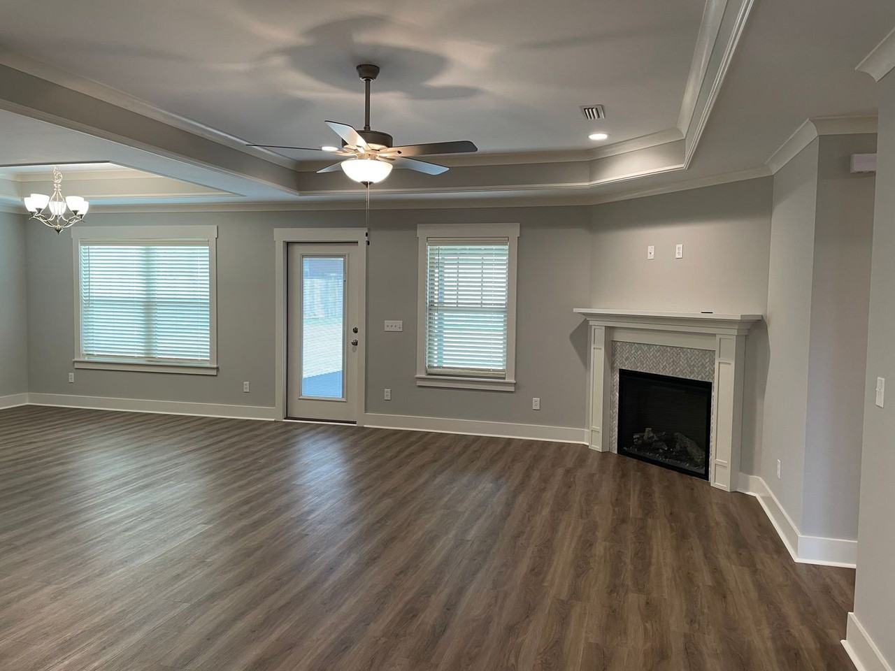 102 Rachel Dr - Photo 2 of 14