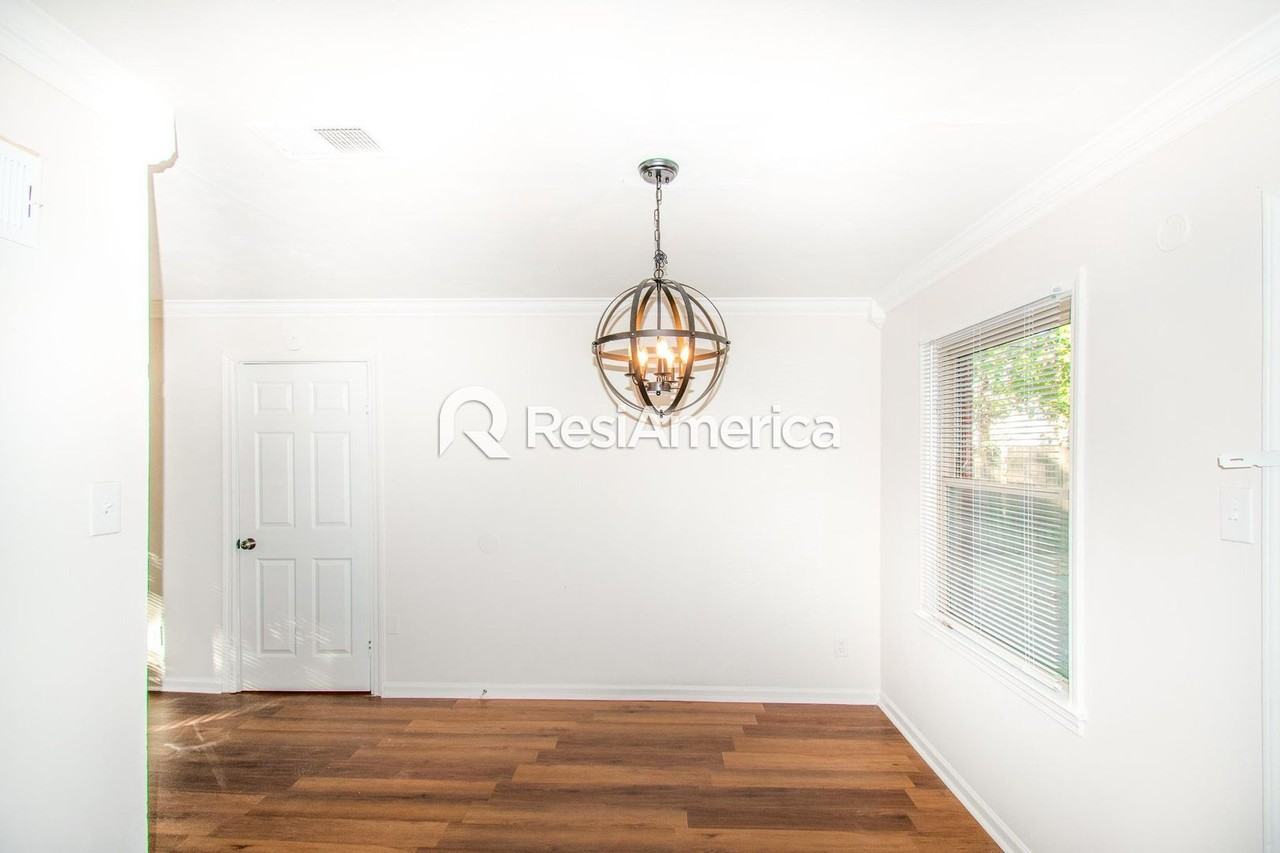3820 Bishops Bridge Rd - Photo 3 of 15