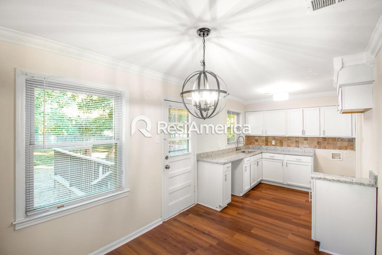 3820 Bishops Bridge Rd - Photo 4 of 15
