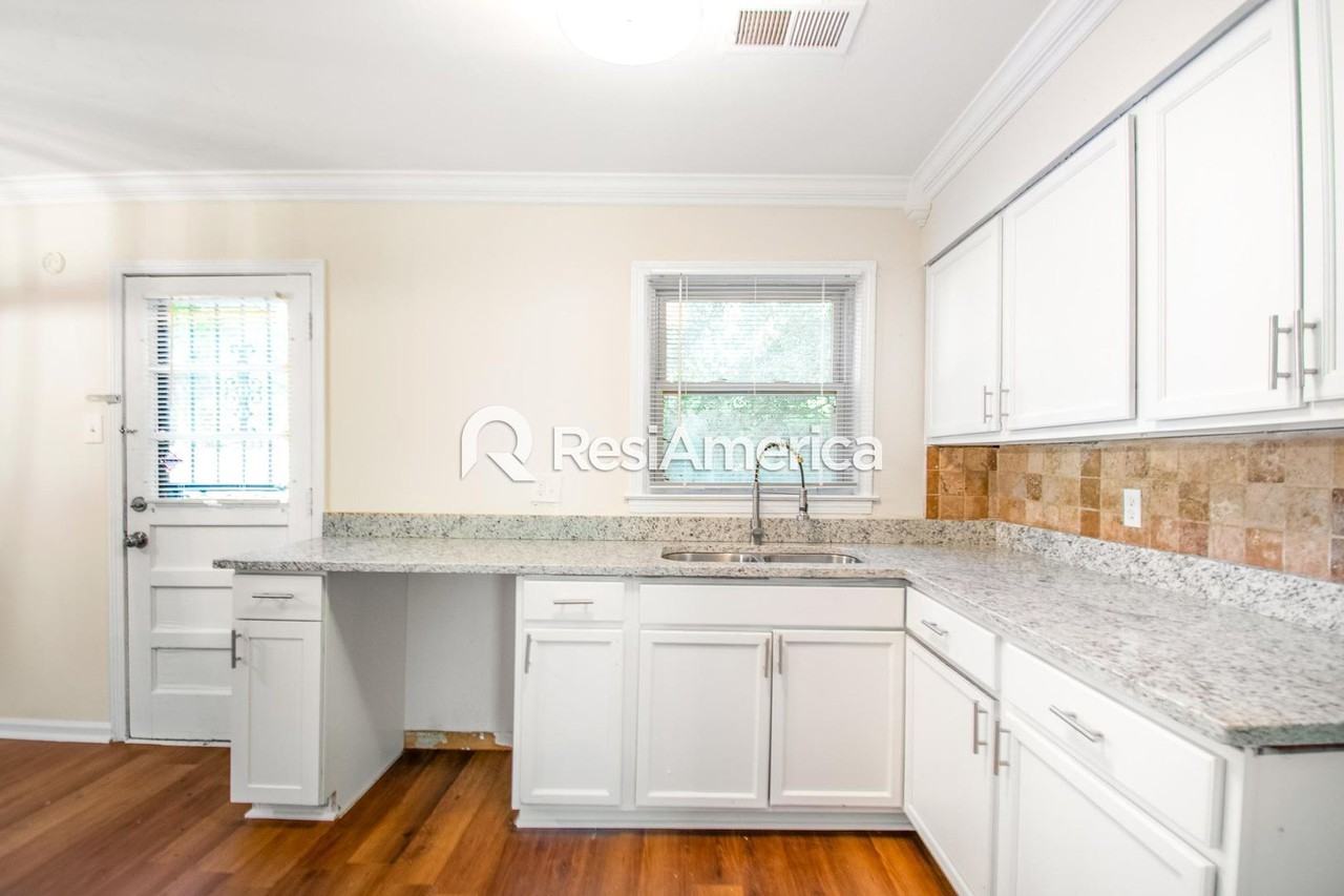 3820 Bishops Bridge Rd - Photo 7 of 15