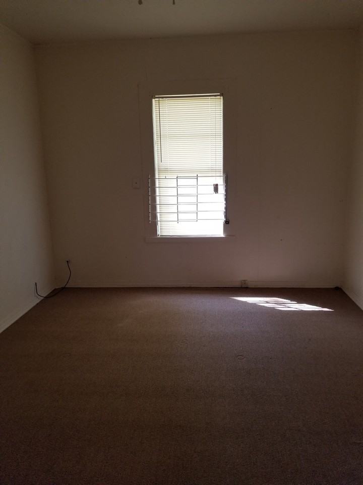 1431 Arlington Ave - Photo 3 of 10